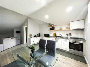 Pena Apartments C by Mth